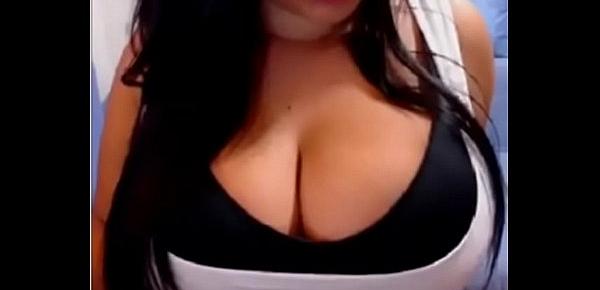  massive boobs and areola shown on cam